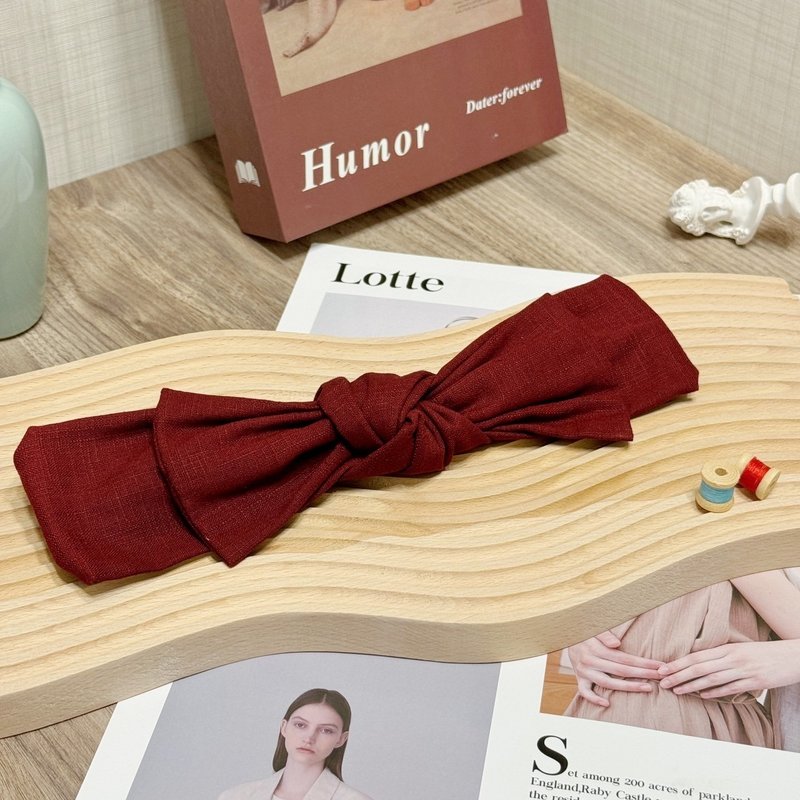 [Ingenious Craftsman] Carmine Red Handmade Bow Headband - ที่คาดผม - ผ้าฝ้าย/ผ้าลินิน สีแดง