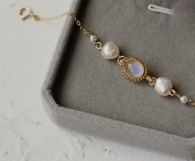 Floating on sale pearl bracelet