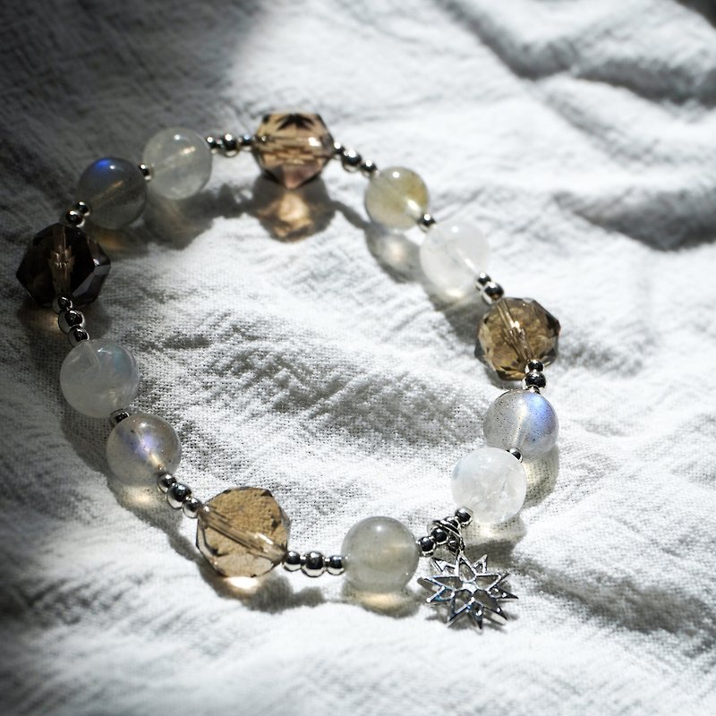 Blue light labradorite labradorite colored light moon stone moon Stone Stone tea moon crystal bracelet - สร้อยข้อมือ - คริสตัล สีน้ำเงิน