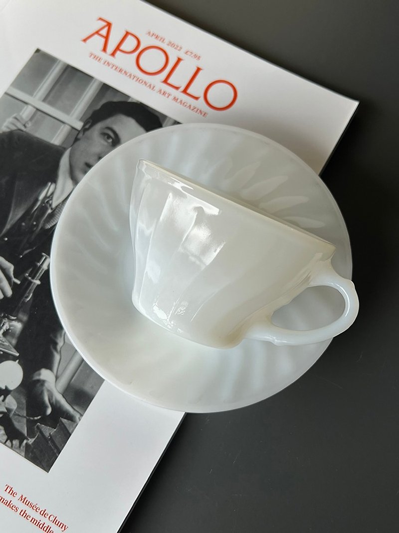 美國/ 1960-70s Fire-King 中古牛奶玻璃杯盤組 古董老件 - 咖啡杯/馬克杯 - 玻璃 白色