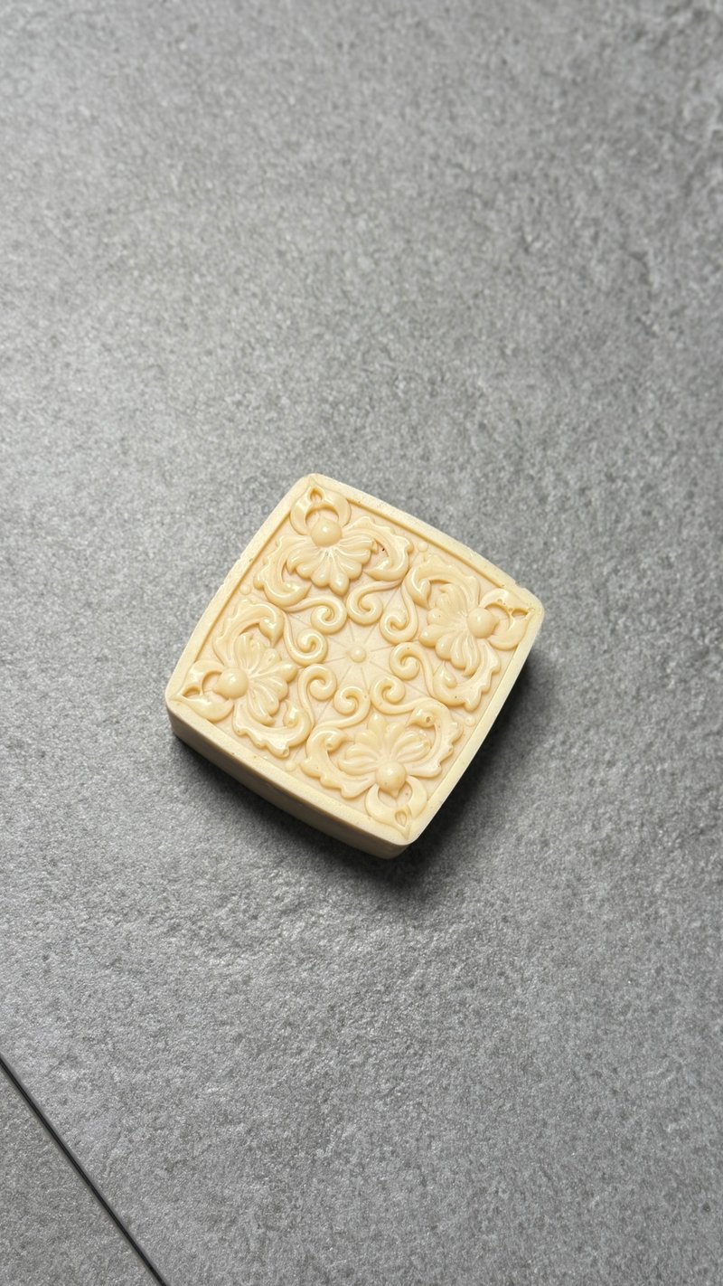 礦乳粉紅牛奶皂 - 肥皂/手工皂 - 濃縮/萃取物 白色