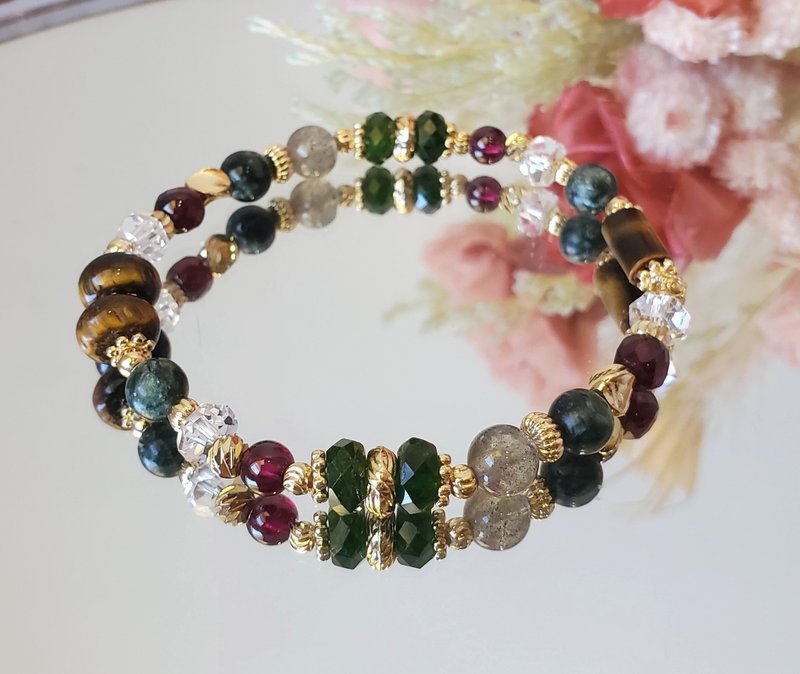 The unconstrained castle girl-single circle model/green diopside/green dragon crystal/yellow tiger eye/red pomegranate - Bracelets - Crystal Multicolor