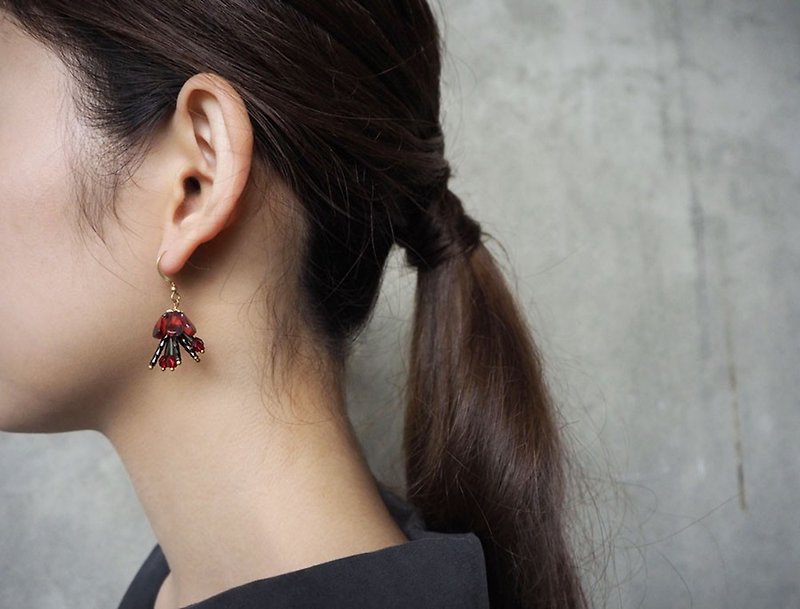 Red anthers and colored earrings - ต่างหู - โลหะ สีแดง