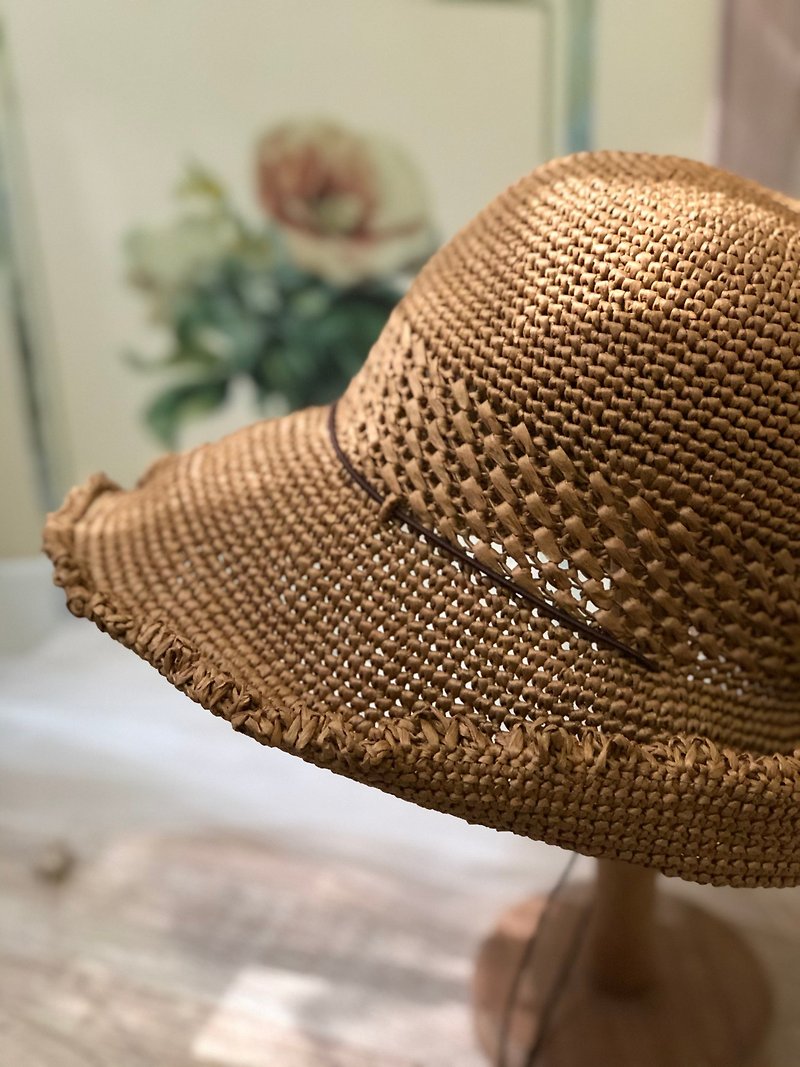 There is a kind of elegance called French sentiment/fisherman hat/sun hat/straw hat/hand-made crochet hat/raffia - Hats & Caps - Other Materials Brown