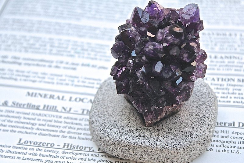 Stone planted SHIZAI ▲ Uruguay amethyst ore (including the base) ▲ - Items for Display - Gemstone Purple