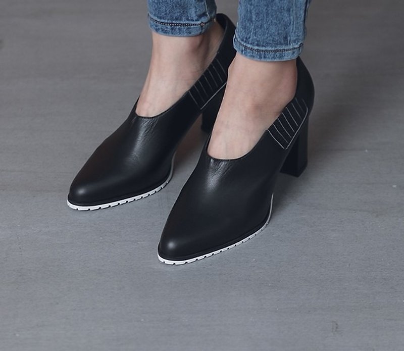 [Show products clear] U-shaped dew white bottom leather thick high heel black - รองเท้าส้นสูง - หนังแท้ สีดำ