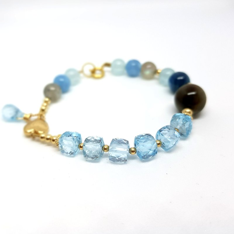 Girl crystal world [clear color plate] - Topaz bracelet bracelet natural crystal gem hand made - สร้อยข้อมือ - เครื่องเพชรพลอย สีน้ำเงิน