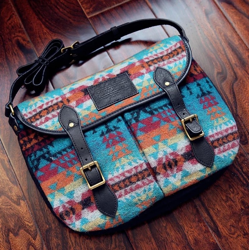 AMIN'S SHINY WORLD selected wool nibbling national totem mail bag - กระเป๋าแมสเซนเจอร์ - หนังแท้ หลากหลายสี