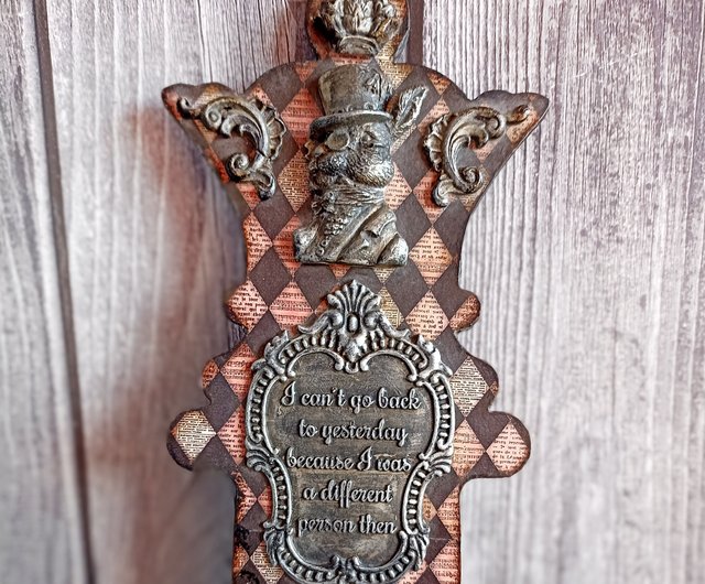 アリス掛け時計、不思議の国のアリス時計、保育園の時計、ブラウン