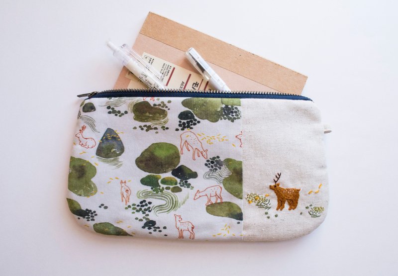 鹿 Deer in Nara Woods - Hand-Embroidered Zip Pouch - 錢包/皮夾/長短夾 - 棉．麻 多色
