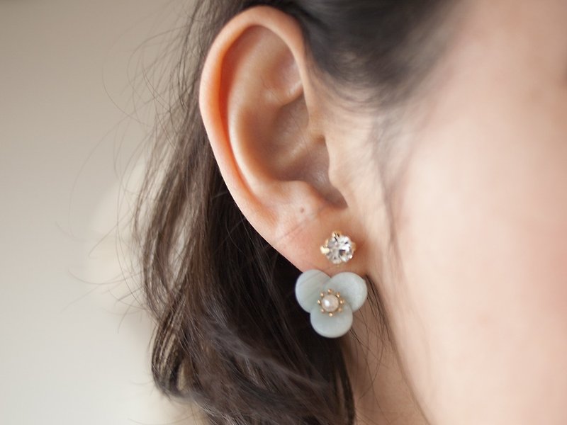 Bijou and flower backcatch earrings / earrings / blue - ต่างหู - ดินเหนียว สีน้ำเงิน