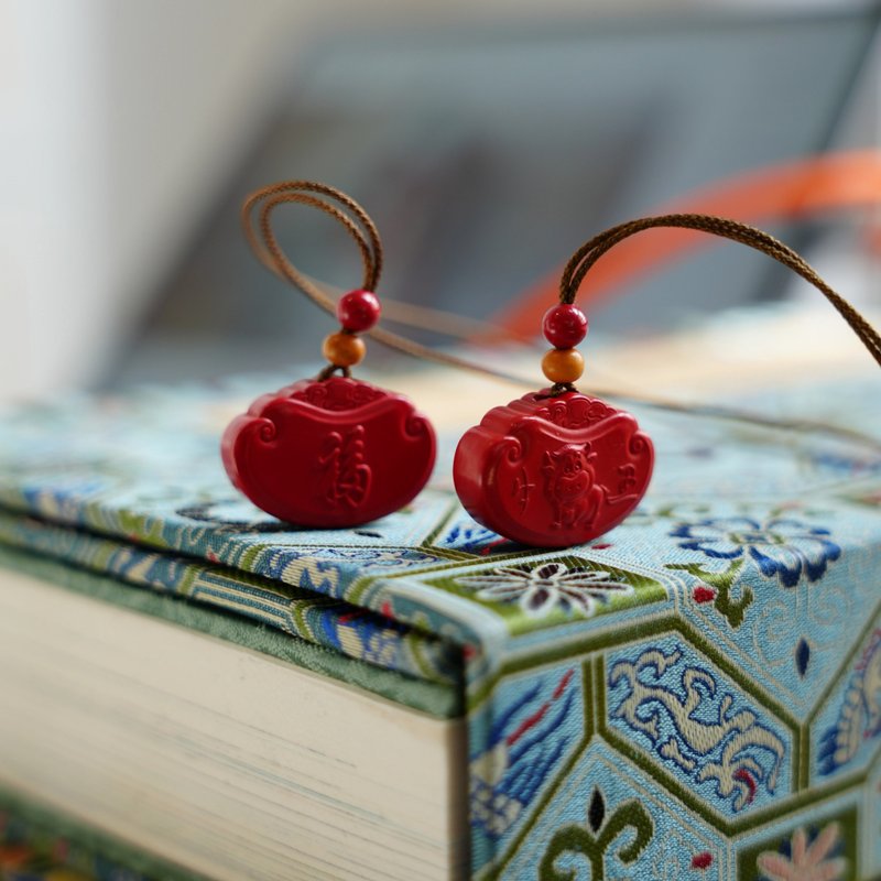生肖平安鎖 硃砂生辰禮 隨身納福配飾 輕奢贈禮自用 - 吊飾 - 其他材質 紅色