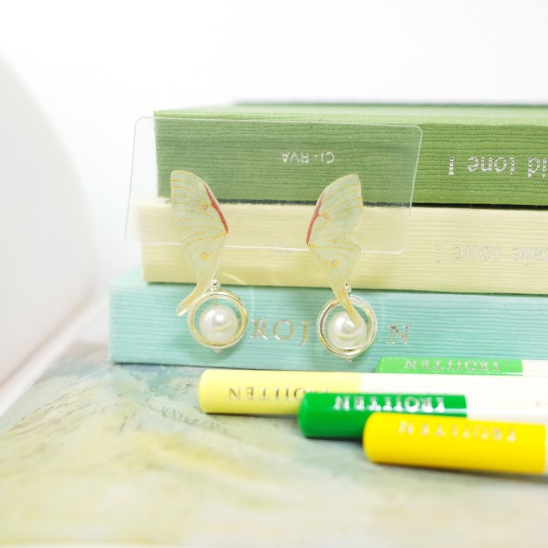 Taiwan's endemic species Taiwan long-tailed blue moth painting earrings/ Clip-On - Earrings & Clip-ons - Waterproof Material Green