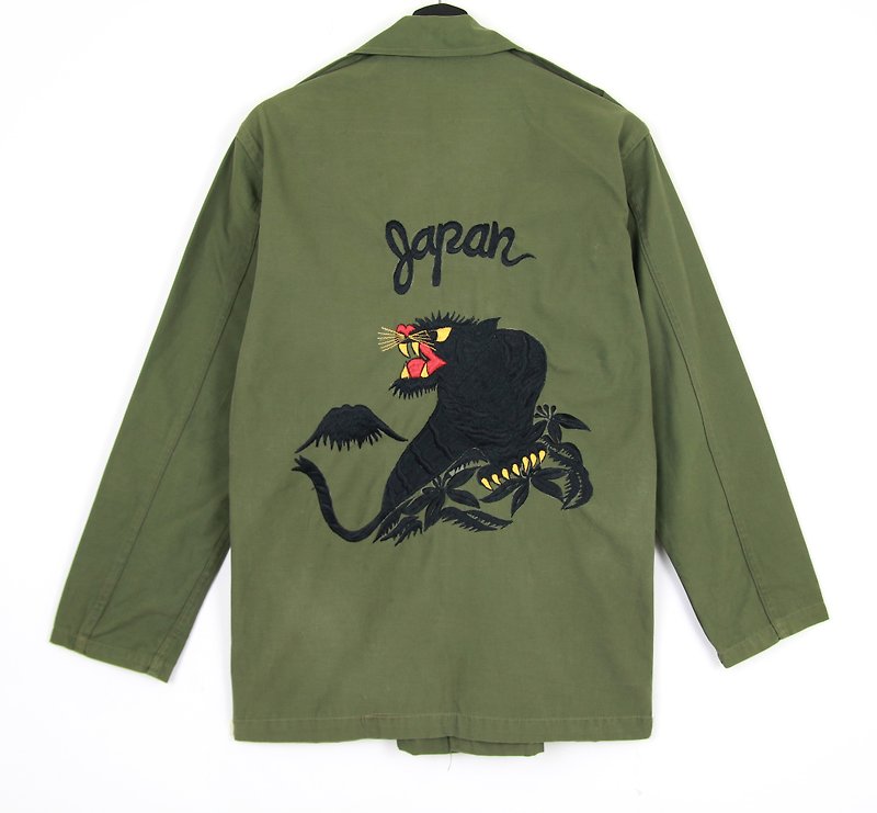 Back to Green :: Military Embroidered Shirt Jacket Night Panthers // Men and Women Wearable // vintage (J-04) - เสื้อโค้ทผู้ชาย - ผ้าฝ้าย/ผ้าลินิน 