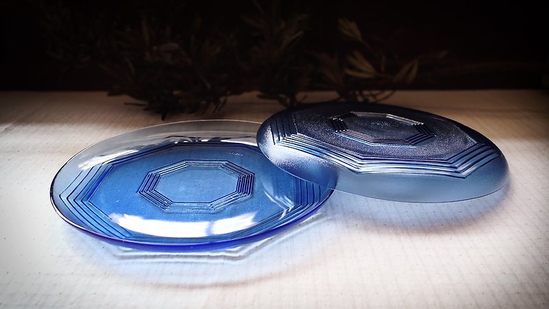 透藍玻璃果盤-藍色的幾何 (餐具/舊貨/老物/透光/湛藍/玻璃) - 小碟/醬油碟 - 玻璃 藍色
