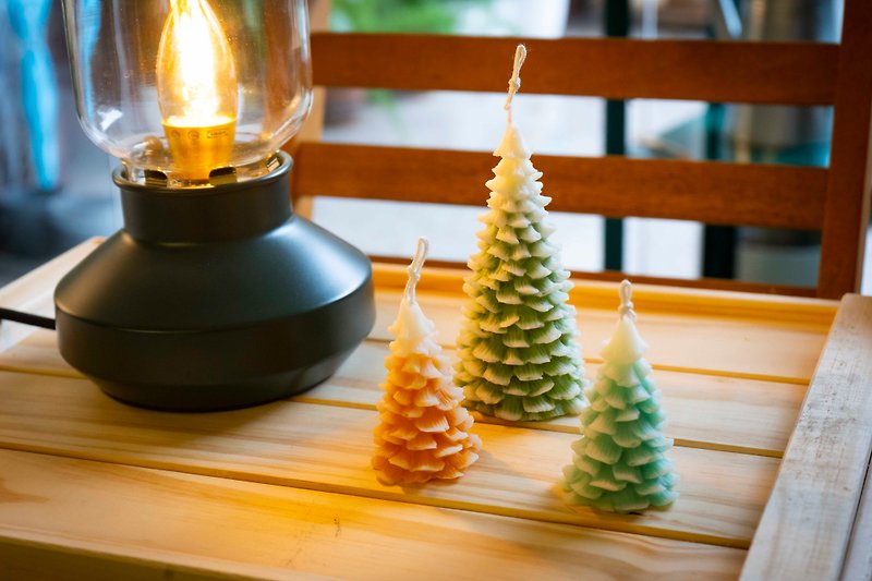 【訂製】聖誕樹香氛蠟燭・天然大豆蠟/JUNO Candle - 香氛蠟燭/燭台 - 蠟 綠色
