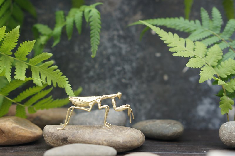 Handmade Bronze tea pet ornaments mantis pen shelf pen holder - Items for Display - Other Metals Gold