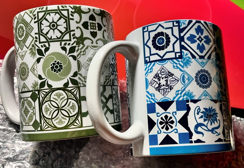 Prosperous hand cup - Mugs - Pottery Multicolor