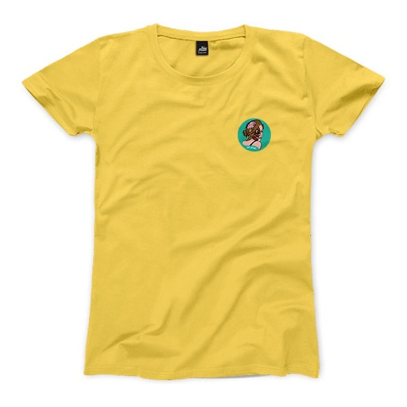 Small paisiaaaaa - yellow - Women T-shirt - เสื้อยืดผู้หญิง - ผ้าฝ้าย/ผ้าลินิน สีเหลือง