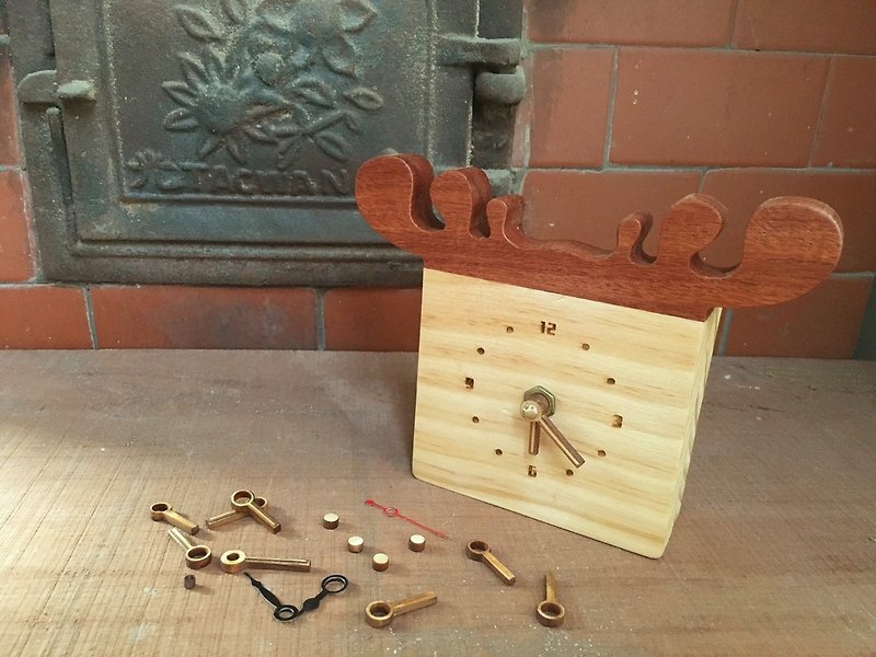 木造の小さなトナカイ時計 - 時計 - 木製 ブラウン