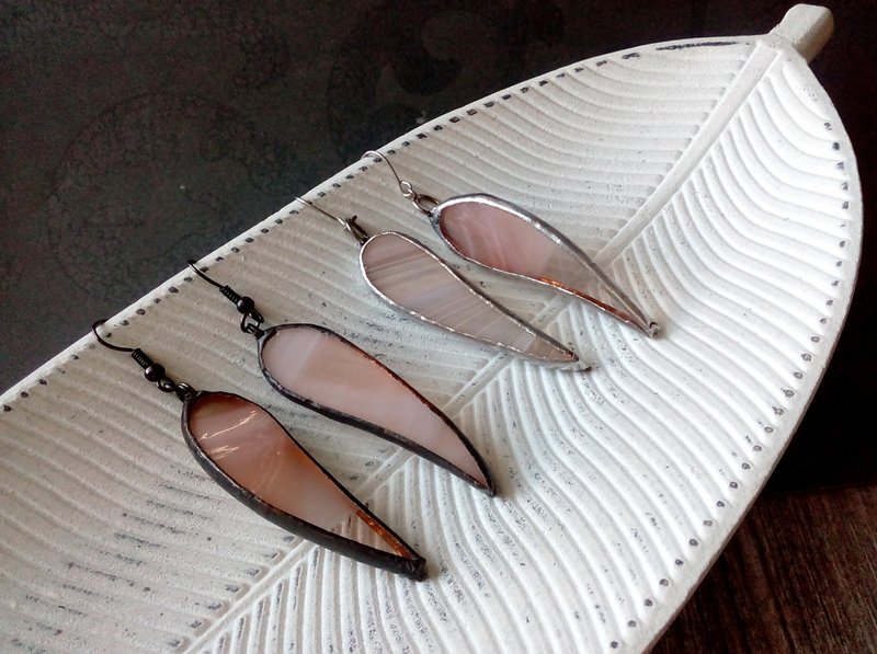 Salmon beige glass earrings. stained glass tiffany leaf pink wavy curve earrings - Earrings & Clip-ons - Glass Pink