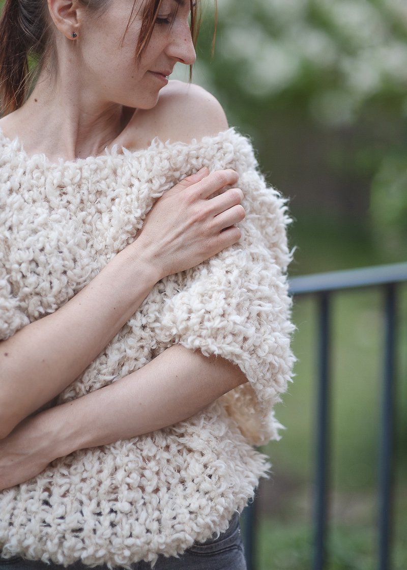 Hand knitted fluffy women sweater vest - 女毛衣/針織衫 - 羊毛 白色