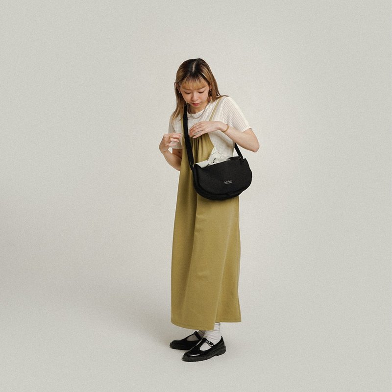 ELVIN (ECO Edition) All Day Shoulder Bag, Crossbody Bag Sling Bag (Black) - กระเป๋าแมสเซนเจอร์ - วัสดุอีโค สีดำ