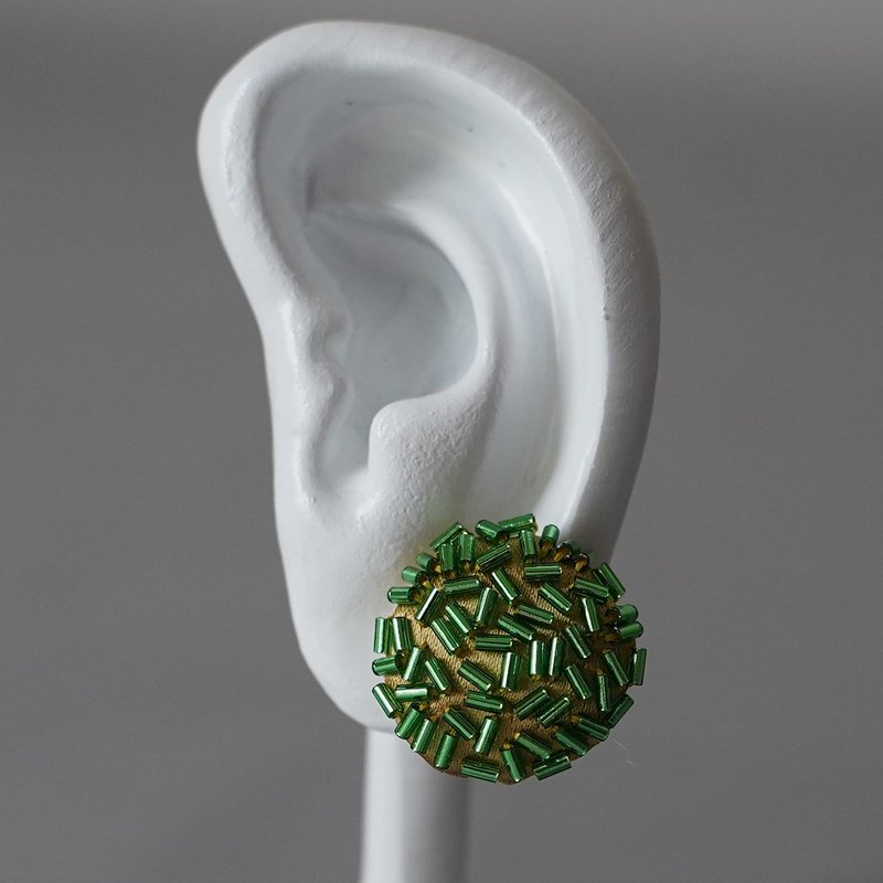 イヤリング ばらまく　2　まる　竹ビーズ　グリーン　イエロー　ニッケルフリーイヤリング　おおぶり　一点もの　ビーズ刺繍 - 耳環/耳夾/耳骨夾 - 玻璃 綠色