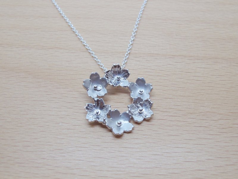Sakura Sakura Wreath / Sterling Silver Necklace - Necklaces - Other Metals Silver