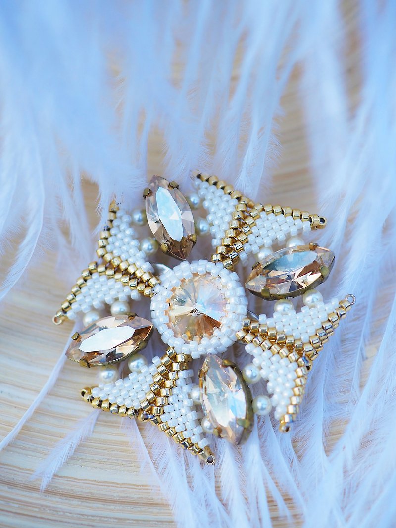 Maltese cross brooch Statement crystal brooch in Victorian style Collar pin - Brooches - Other Materials Gold