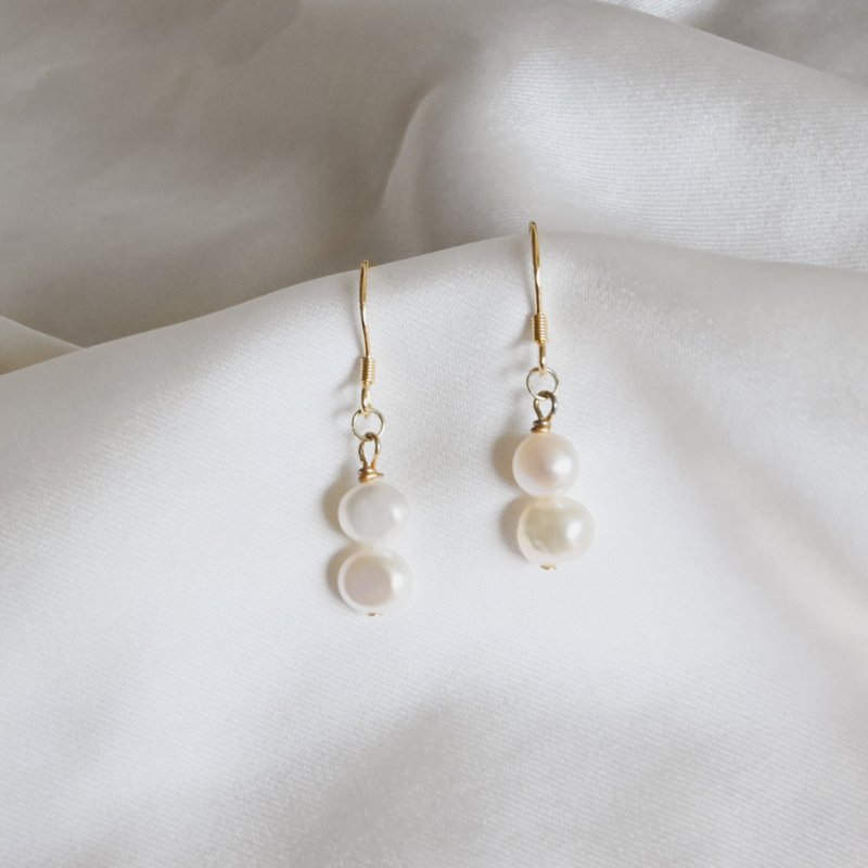 Dolce | Shot 002 - Earrings & Clip-ons - Pearl Gold