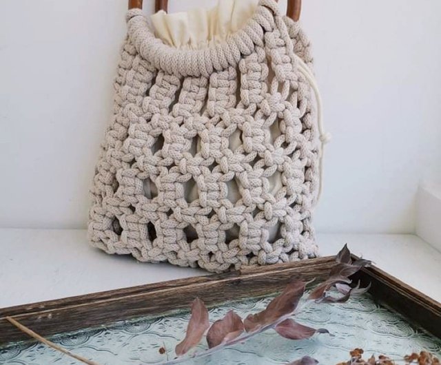 Workshop s Hand made woven mesh bag Macrame Net Bag. 1 person in