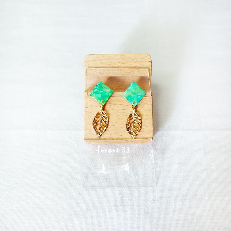Ripples hand-painted on-ear earrings, Clip-On/ear needles - ต่างหู - วัสดุกันนำ้ สีเขียว