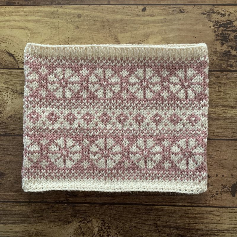 Fair Isle neck warmer in smoky pink - ผ้าพันคอถัก - ขนแกะ สึชมพู