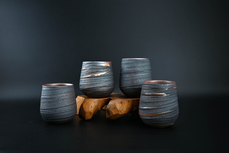 Firewood-fired black clay hand cup [Zhenlin Ceramics] - ถ้วย - ดินเผา 