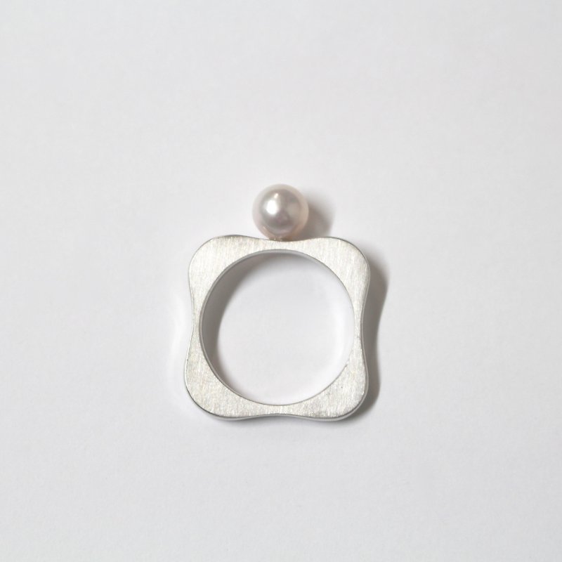 Akoya pearl square ring Silver color - แหวนทั่วไป - เครื่องเพชรพลอย สีเทา