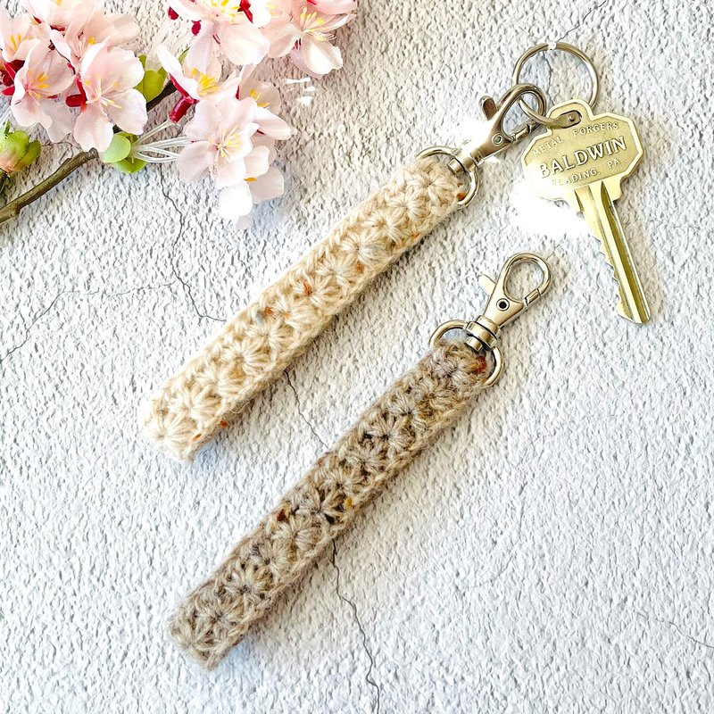 There is a temperature key card / mobile phone rope wool weaving hand-sewn cotton pure color plain - อุปกรณ์เสริมอื่น ๆ - ขนแกะ สีกากี