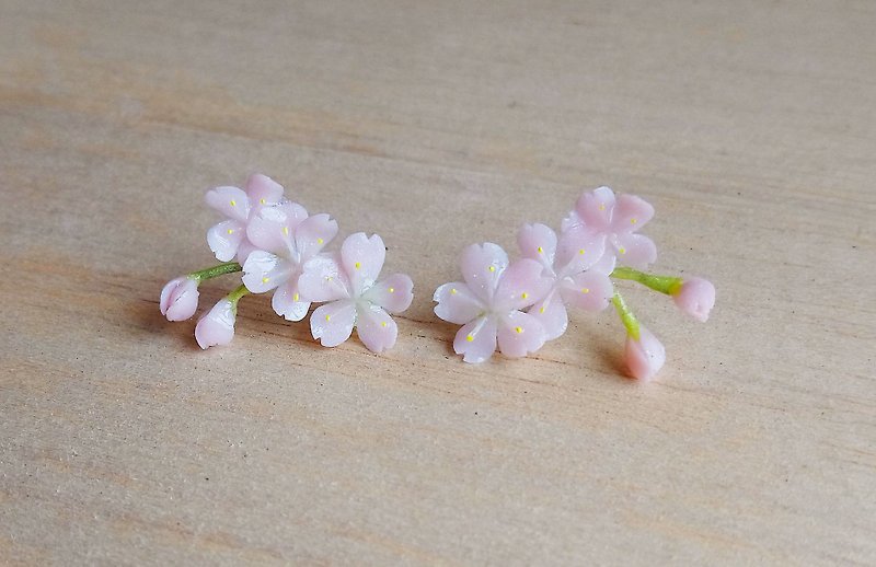 櫻花連綿 純銀耳環/耳針 - 耳環/耳夾 - 黏土 粉紅色