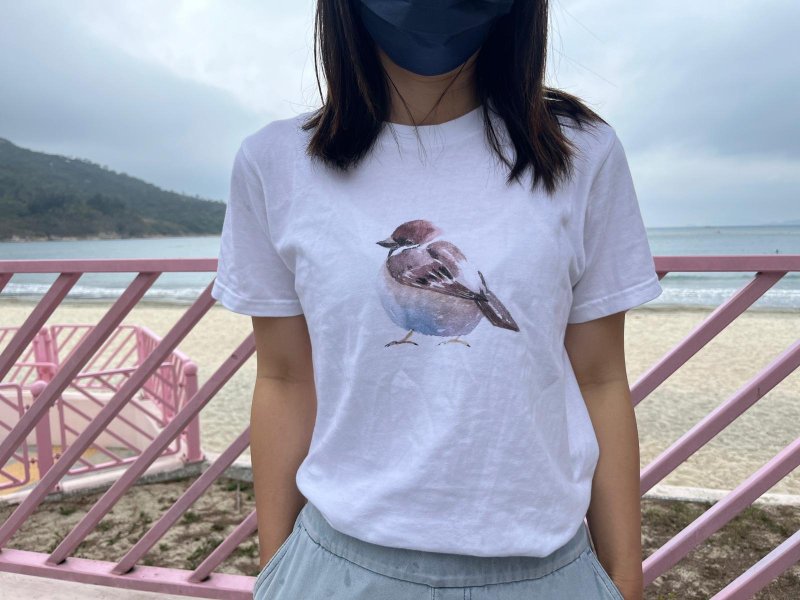 Cute style hand-painted sparrow short-sleeved T-shirt - เสื้อฮู้ด - ผ้าฝ้าย/ผ้าลินิน ขาว