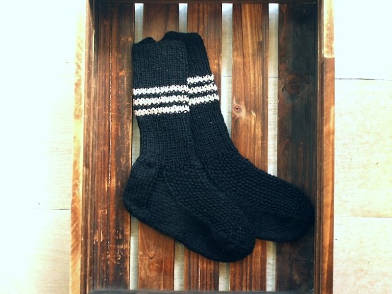Good Day Handmade] Handmade. Winter warmth / hand-woven black striped wool thick socks / Christmas gifts - ถุงเท้า - วัสดุอื่นๆ สีดำ