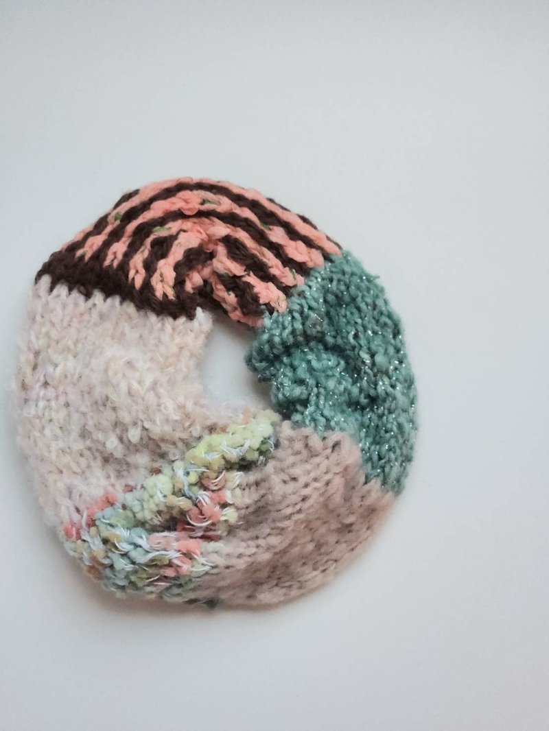 Scrunchie knitted with hand-dyed yarn - Hair Accessories - Other Man-Made Fibers Multicolor