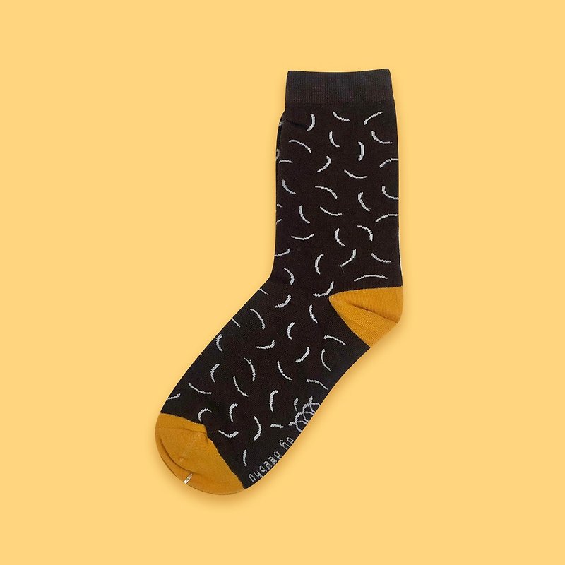 朱緹的豬蹄 FAMILY 品牌印花棉襪【單入 深咖】 - 襪子 - 棉．麻 咖啡色
