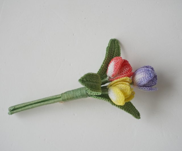 Tulips - handmade crochet pins • ornaments • photo props. graduation gift -  Shop Chuan Yuan Art Studio Brooches - Pinkoi