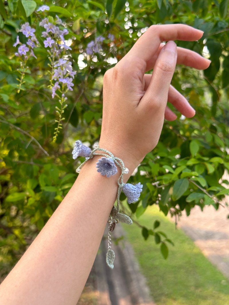 スズランのブレスレット Lily of the valley crochet bracelet BLUE GRAY - ブレスレット - 刺しゅう糸 ブルー