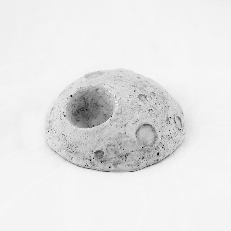Half moon-half moon - Items for Display - Cement Gray