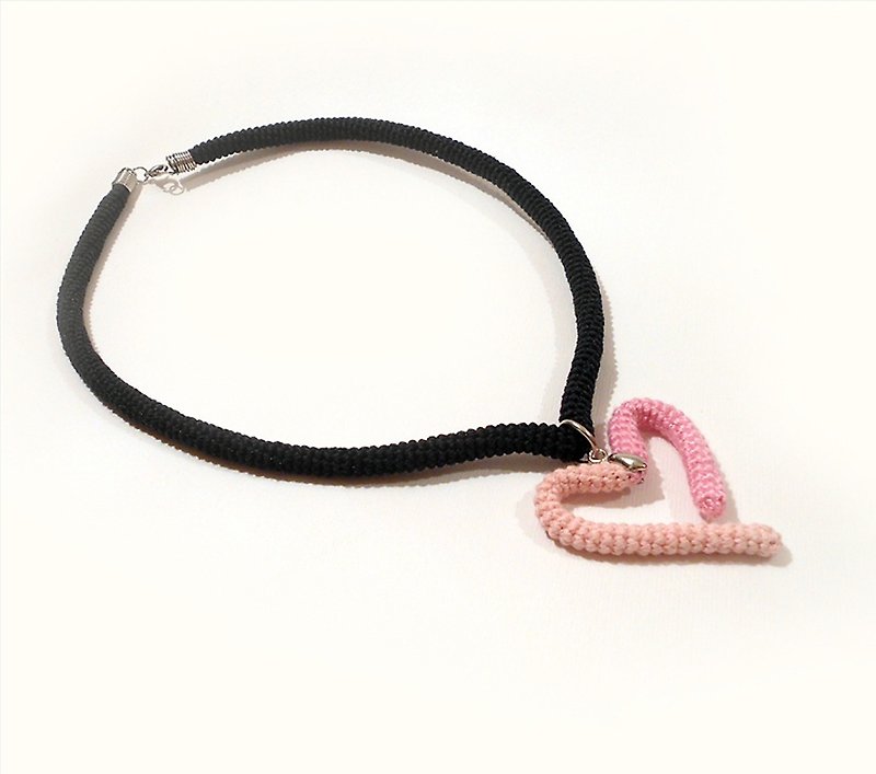 Crochet Necklace Sweet Pink Heart - สร้อยคอ - งานปัก สึชมพู
