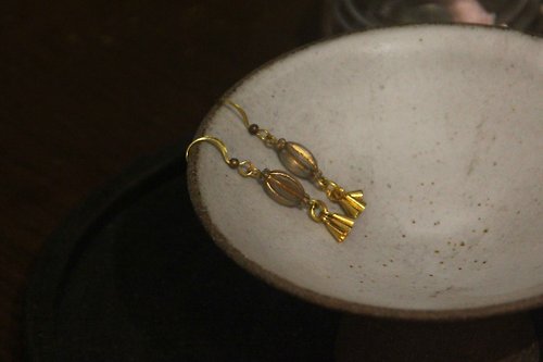 生生蔓 :: 復古黃銅手作飾品 .vintage accessories 復古瓜珠流蘇耳環