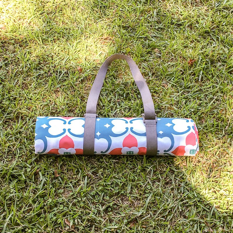 【QUEMOLICA】 Curly Fat Card x 【Nuhox】 Roar Lion Couple Picnic Pad Let's Picnic! Persimmon Persimmon Good Bod Gas Carpet Game Pad - Camping Gear & Picnic Sets - Polyester Blue
