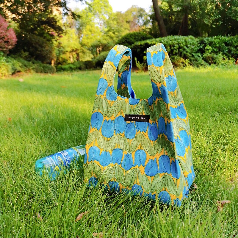 Liberty oil painting style tulip | Fabric tote bag breakfast bag carry-on bag wrist bag double layer - กระเป๋าถือ - ผ้าฝ้าย/ผ้าลินิน สีน้ำเงิน