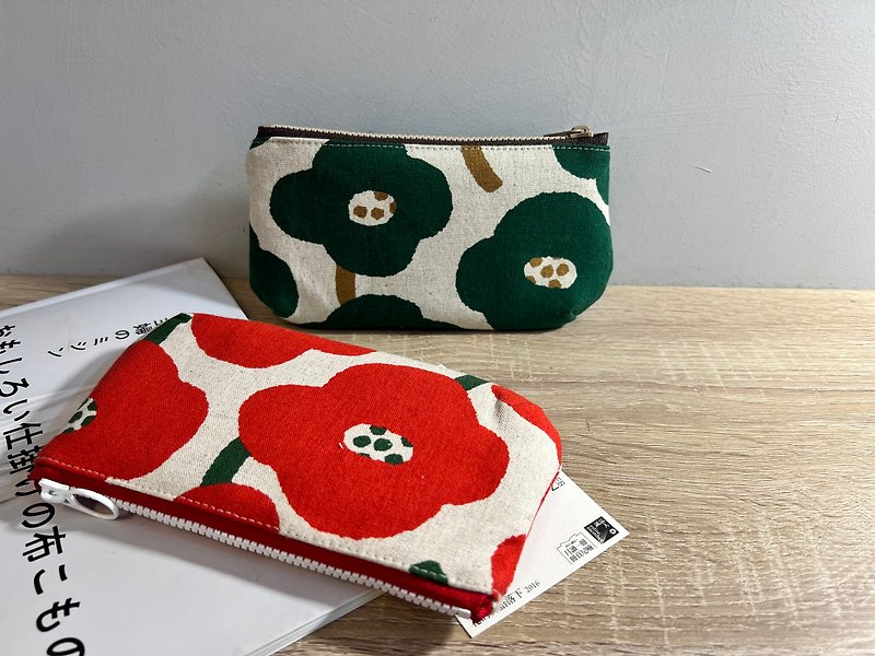 [In stock] Portable zipper cosmetic bag & glasses storage bag with three-dimensional fluffy feel - Toiletry Bags & Pouches - Cotton & Hemp 
